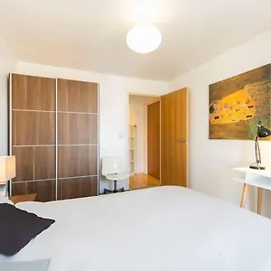 Homestay With Private Bathroom In A Modern Two Bedroom Two Bathroom Flat